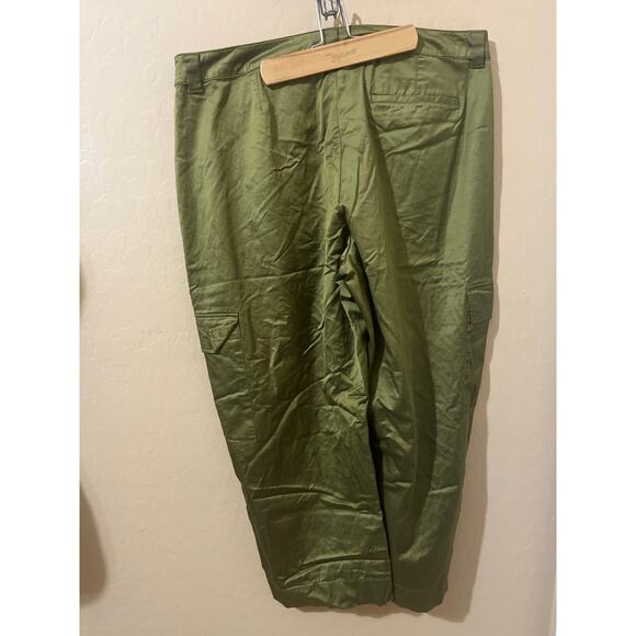 Old Navy Green Cargo High Rise Pant 20W  Casual Career Capsule Closet Staple - Picture 5 of 6